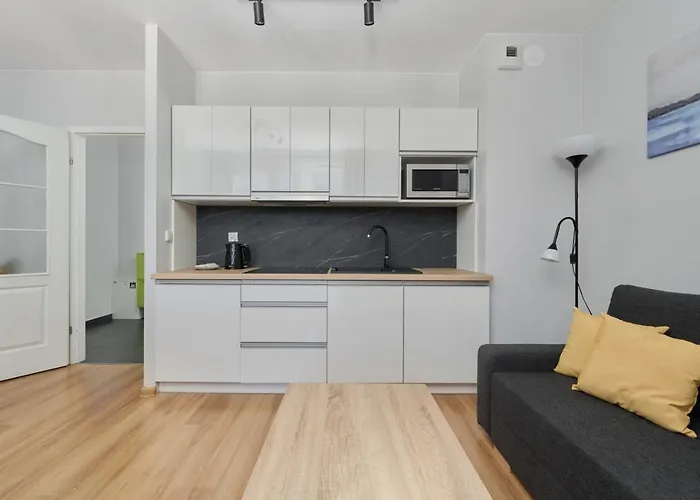 Peaceful For 4 Guests With Balcony By Renters Appartamento Breslavia