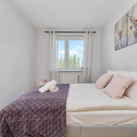 Apartmán Peaceful For 4 Guests With Balcony By Renters *