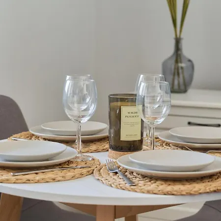 Peaceful For 4 Guests With Balcony By Renters Apartament