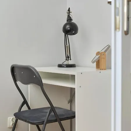 Peaceful For 4 Guests With Balcony By Renters Apartament *