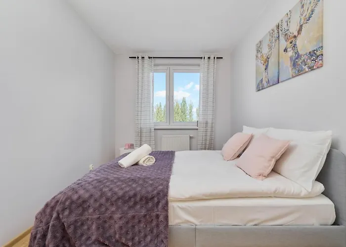 아파트 Peaceful For 4 Guests With Balcony By Renters *