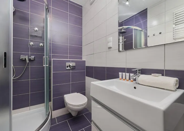 아파트 Peaceful For 4 Guests With Balcony By Renters 브로츠와프