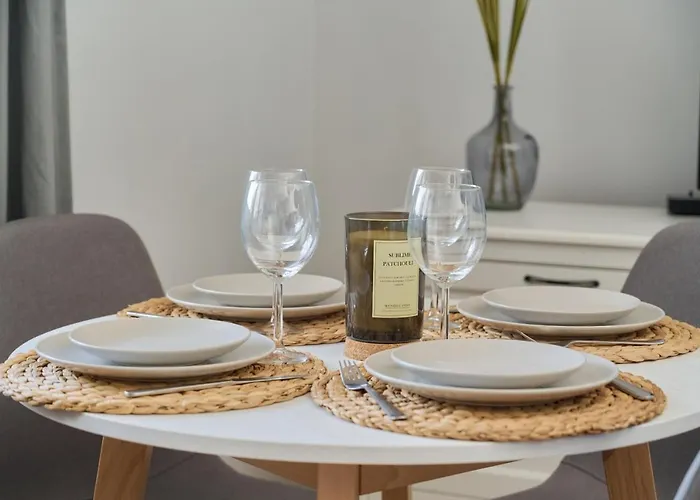 Peaceful For 4 Guests With Balcony By Renters 아파트