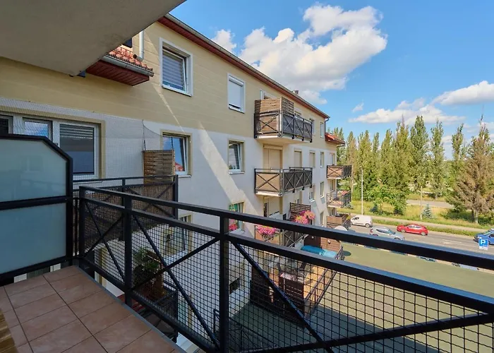 아파트 Peaceful For 4 Guests With Balcony By Renters